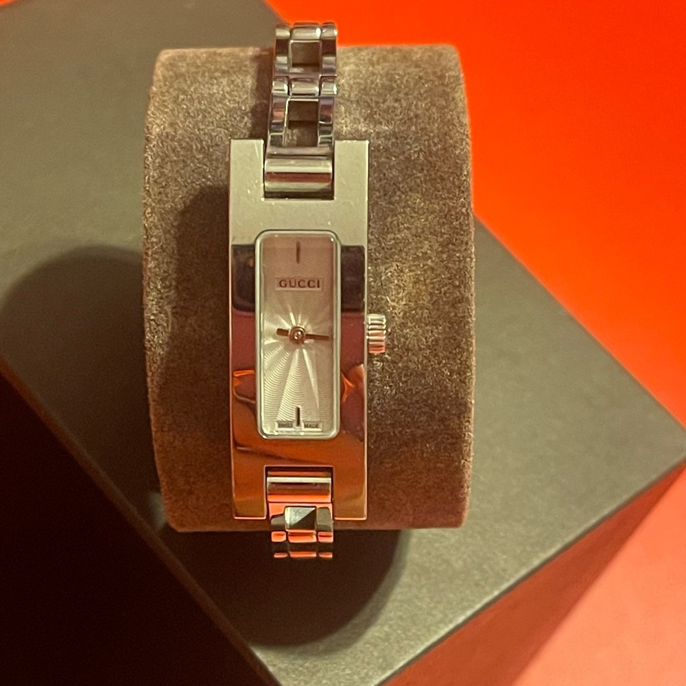 Gucci Watch with box - Picture 4 of 13